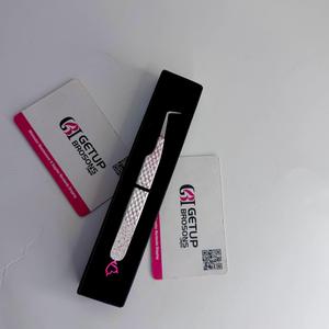 Pince à épiler GETUP BROSONS IMPEX 90 degrés blanche avec revêtement en poudre scintillante rose, découpe en forme de cœur diabolique et pointe argentée - Product Image 4