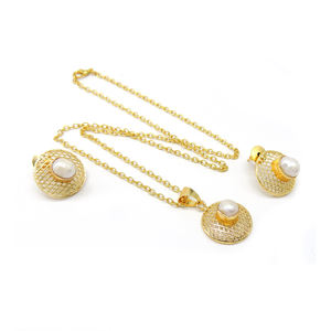 ชุดสร้อยคอทองเหลืองด้านแบบเรียบหรู งานแฮนด์เมด เครื่องประดับแฟชั่นสำหรับผู้หญิง ขายส่งจำนวนมาก ส่งออก - Product Image 1