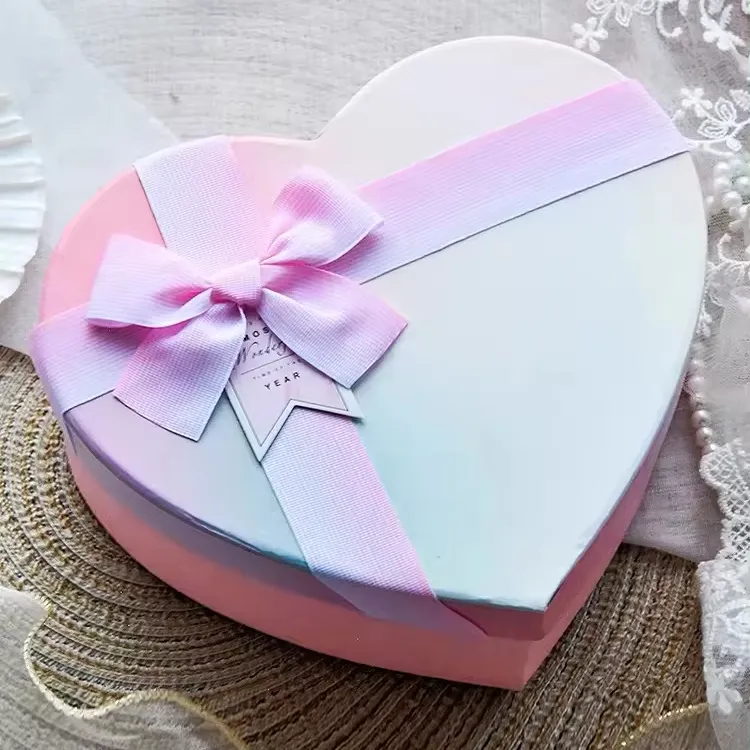 Vente en gros Boîte cadeau personnalisée en forme de cœur pour la Saint-Valentin Boîte de chocolat fleur d'amour Traitement d'impression par revêtement UV