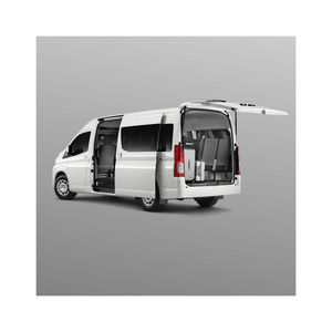 To-yota Hiace d'occasion disponible avec une forte valeur de revente et un changement de vitesse en douceur - Product Image 6