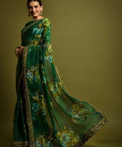 Saree en soie Banarasi de créateur avec chemisier Pièce de gros Sari pour femmes Fabricant de magasin Vêtement ethnique Surat ApparelGarment - Product Image 5