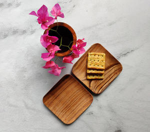 Ensemble de dessous-de-verre carrés en bois d'acacia exclusif, grain naturel, plateau de service pour collations, desserts, apéritifs, tapis décoratif pour boissons, plateau de table - Product Image 5