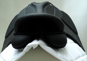 Selle de cheval synthétique GP de haute qualité, fabriquée sur un arbre en plastique avec rouleau de genou détachable/vente en gros de selle de cheval - Product Image 4