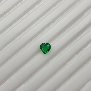 Piedra Preciosa de Esmeralda Suelta con Corte Corazón de 6mm para Joyería de Amor, Esmeralda Zambiana Verde Facetada, Proveedor Verificado de la India al por Mayor - Product Image 1