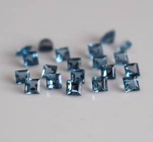 Topaze bleue de Londres naturelle coupe carrée 3mm à facettes-Carré de topaze bleue de Londres en vrac - Product Image 1