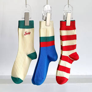 Calcetines de Algodón Navideños FCCA, Estilo Juvenil y Dinámico para Mujer, Antideslizantes, de Secado Rápido, Absorbentes de Sudor, con Estampado Digital - Product Image 1