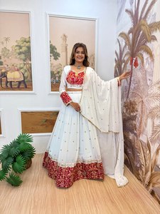 Lehenga Choli Exclusif pour Femmes, Style Moderne, Modèle Réel, Tissu Georgette, Broderie, Travail de Miroir, Réversible, Mariage, Diwali - Product Image 4
