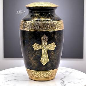 Urne funéraire américaine en or noir pour cendres humaines, en laiton massif, poli miroir, écologique, gravure florale personnalisable - Product Image 1