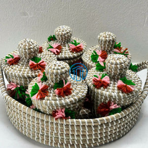 Boîtes cadeaux Gergean tendances chaudes avec couvercle à pompon coloré Récipients de bonbons Ramadan Eid remplis de chocolat et de bonbons pour les enfants - Product Image 1