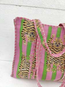 Vente en gros de sac matelassé vintage avec logo personnalisé Sac d'épicerie en coton matelassé imprimé tigre à la mode fourre-tout pour femme - Product Image 4