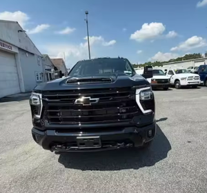 Mejor Oferta 2024: Camioneta Chevrolet S-3500 HD Crew Cab Duramax 4x4 de Caja Larga 8FT Usada con Enganche de Remolque Equipado - Product Image 1