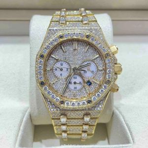 Rehaussez votre look avec notre dernière montre-bracelet pour hommes cloutée à la main en acier inoxydable avec accessoire de diamants moissanite VVS - Product Image 1