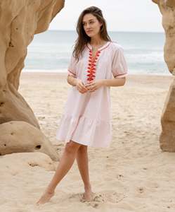 Coquette et débordante d'esthétique légère, la robe à manches raglan de Cannes présente notre décoration de passementerie signature - Product Image 5