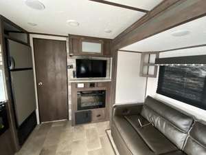 Coleman Light 1805RB d'occasion de 2021 prêt à la vente - Product Image 6