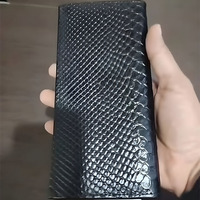Portefeuille long classique en cuir texturé effet poisson pour homme, élégant, bicolore rouge et noir, fin, pliable, pour voyage, à tenir à la main
