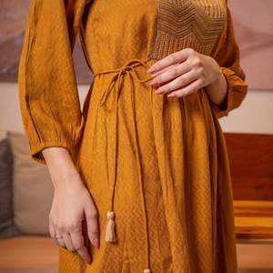 เสื้อยาวทันสมัยสำหรับสุภาพสตรีที่มีดีไซน์แฟชั่นข้างหน้าและเครื่องแต่งกายสวมใส่สบายทุกวันคุณภาพดีจากแฟชั่นมารูติ - Product Image 5