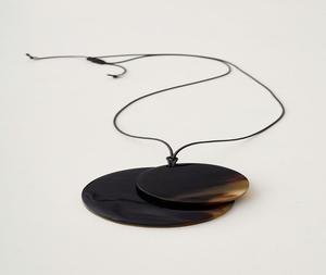 Collares de Cuerno Hechos a Medida con Cuerno de Búfalo, Tamaños y Colores Personalizados También Disponibles - Product Image 1