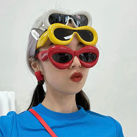 Lunettes de soleil tendance et originales à monture PC, style exagéré et amusant, monture épaisse, pour soirée