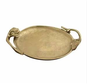 Plateau décoratif avec poignée, assiette de service au design américain couleur or pour la décoration de restaurants et d'hôtels personnalisée - Product Image 1