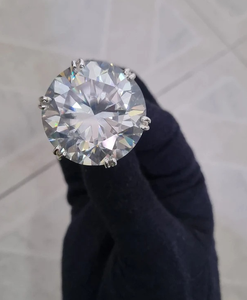 Hermoso anillo de plata esterlina 100 Ct Anillo de diamantes de moissanita blanca - Product Image 1