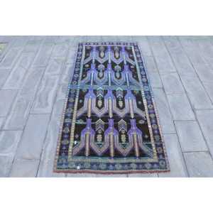 Alfombra Vintage de 3.9x8 pies, Alfombra Turca Azul con Diseño Floral de Lana - Product Image 1