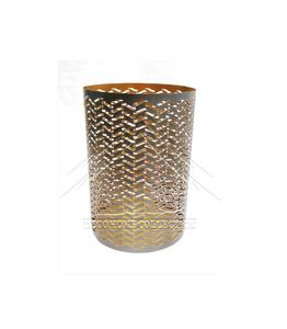 Porte-bougie géométrique creux de style nordique - Lanterne hurricane en fer doré de luxe pour l'ambiance du salon et les événements - Product Image 1