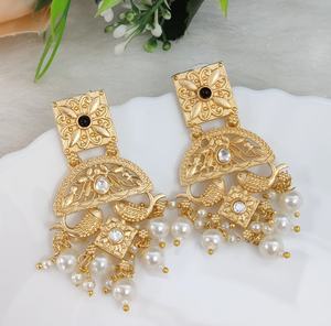 Boucles d'oreilles en or poli pour femmes, boucles d'oreilles traditionnelles indiennes, design magnifique, légères, parfaites pour toutes les occasions, pendantes - Product Image 1