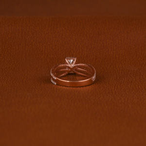 Anillo de compromiso con vástago dividido chapado en oro rosa de 18 quilates, Halo oculto con corte radiante, Diamante cultivado en laboratorio, regalo de cumpleaños perfecto - Product Image 3