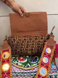 Banjara กระเป๋าถือมีขอบสไตล์วินเทจทำด้วยมือสำหรับผู้หญิงปักลายโบโฮอินเดียออกแบบได้ตามต้องการ - Product Image 5