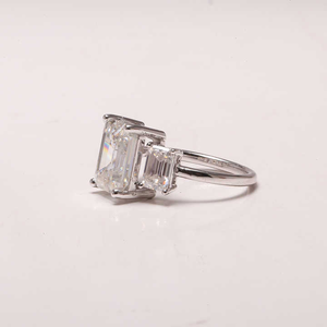 แหวนหมั้นเพชร CVD รูปมรกตเครื่องประดับผู้หญิงแหวนเพชรสร้างจากห้องแล็บมรกตที่กำหนดเองสำหรับเป็นของขวัญวันครบรอบ - Product Image 3