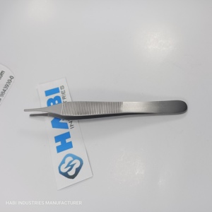 Les pinces à tissu Adson sont des instruments polyvalents utilisés dans une variété de spécialités chirurgicales - Product Image 6
