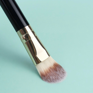 Brocha de Maquillaje Cónica, Libre de Crueldad Animal, para Base Líquida, Acabado Sin Poros, Marca Privada, Tamaño Viaje - Product Image 1