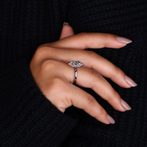 Bague de fiançailles simple en diamant taille marquise néerlandaise avec halo et forme hexagonale, 1 à 2 carats, diamant de laboratoire FVS - Product Image 4