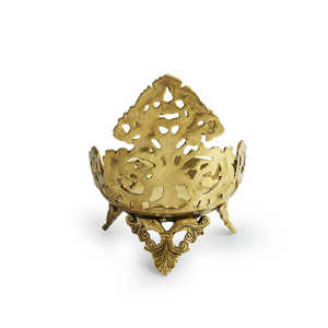 Diya en laiton à trois pieds sculptés à la main (1 mèche, 8.9 pouces, 180 ml, 2.14 kg, gravé à la main avec un design élégant - Product Image 4