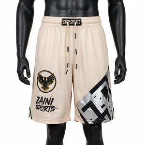 Pantalones cortos de baloncesto para hombre de malla de poliéster premium de 180 GSM, color crema con panel lateral negro, estampado por transferencia térmica y logotipo bordado. - Product Image 1