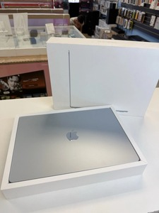 MacBook Air 15 นิ้ว ปี 2025 ของแท้ 100% แล็ปท็อป AI ชิป M4 หน้าจอ Liquid Retina แรม 16GB ความจุ 512GB SSD กล้อง 12MP พร้อม Touch ID - Product Image 2