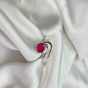 Bague classique en argent sterling faite à la main, best-seller, avec pierre précieuse rubis, bijoux légers pour mariage et fête, vente en gros directe d'usine - Product Image 3