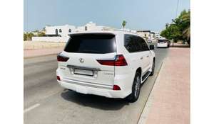 LX 570 2023 Usado, Sedán con Tracción en las Cuatro Ruedas, Neumáticos R18, Asientos de Cuero, Control de Crucero Adaptativo, Volante a la Izquierda, Blanco, Automático, Motor 4.5L, Panorámico - Product Image 3