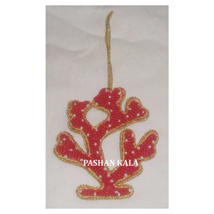 Adornos bordados Zari hechos a mano con cuentas de Color rojo en forma de árbol para colgar en adornos de árbol de Navidad con cantidad a granel - Product Image 1