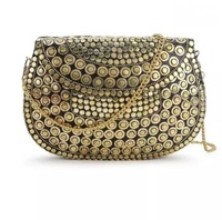 Sac à main pochette en métal pour femme au design créatif, orné de perles bohèmes et de pierres précieuses multicolores, tendance et personnalisé, idéal pour les jeunes filles