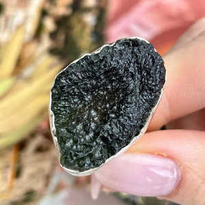 Anillo de diamante Herkimer de moldavita cruda, joyería de piedras preciosas de declaración de plata esterlina para ella - Product Image 1