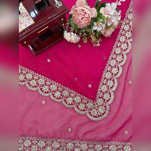 Sari indien en soie Tibby avec travail de séquence de fils de créateur glamour pour femmes, fête, mariage, occasions spéciales - Product Image 4