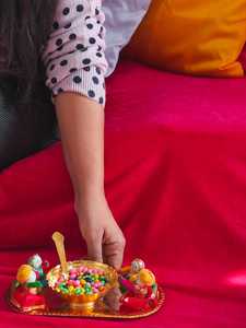 Rajstani ชุดถาดฮาโลวีนราชวงศ์ชุดชามช้อนเงินสีทองเมทัลลิกสำหรับการสำเร็จการศึกษา Diwali การตกแต่งโต๊ะรับประทานอาหารสำหรับวันแม่ - Product Image 6