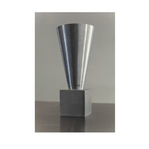 Vase à fleurs en métal élégant et mince pour la décoration du hall de réception d'hôtel ou la pièce maîtresse florale du salon de la maison - Product Image 3