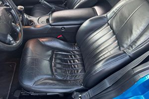 Chevrolet Corvette Hardtop 1999 d'occasion en excellent état, coupé à toit fixe, 49 700 milles, boîte manuelle à 6 vitesses, bleu Nassau métallisé - Product Image 5