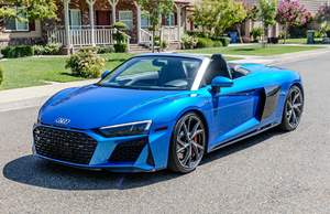 Audi R8 V10 Performance Spyder RWD 2022, faible kilométrage, boîte automatique, direction souple, essence/électrique, état neuf. - Product Image 3