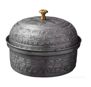 Casserole ronde faite à la main de haute qualité Pot en métal léger allant au four avec design traditionnel pour chauffe-aliments - Product Image 4