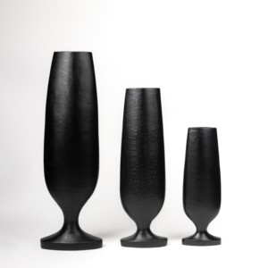 Vente en gros Vase en aluminium gaufré noir Vase à fleurs décoratif en métal avec finition noire pour la décoration de la maison et du mariage - Product Image 1