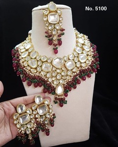 Derniers bijoux indiens de mode exclusifs collier Kundan de mariage lourd ensemble avec boucles d'oreilles Collection Maangtikka pour fille - Product Image 4
