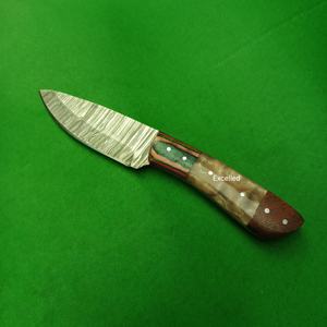 Couteau de chasse en acier damas personnalisé fait à la main, couteau de survie EDC, manche en bois et résine Pakka, couteaux japonais - Product Image 4